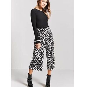 Forever 21 | Leopard print pleated culottes